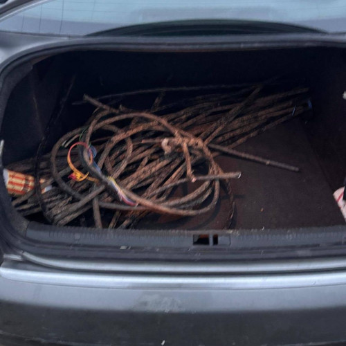 Cinci bărbați arestați pentru furt de cabluri care au perturbat traficul feroviar