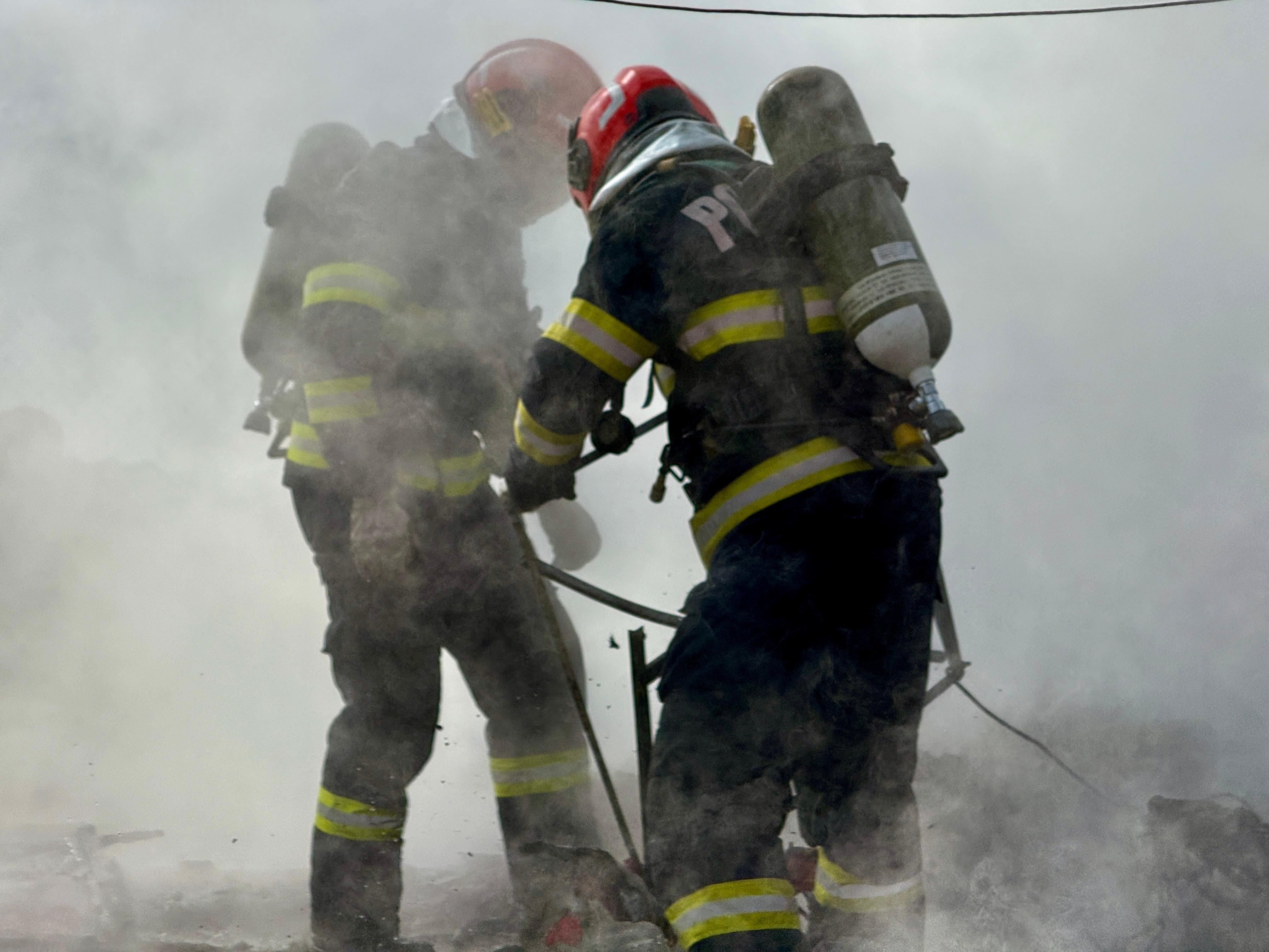 Incendiu puternic într-un uscător de cereale din Dorohoi, pompierii au intervenit rapid