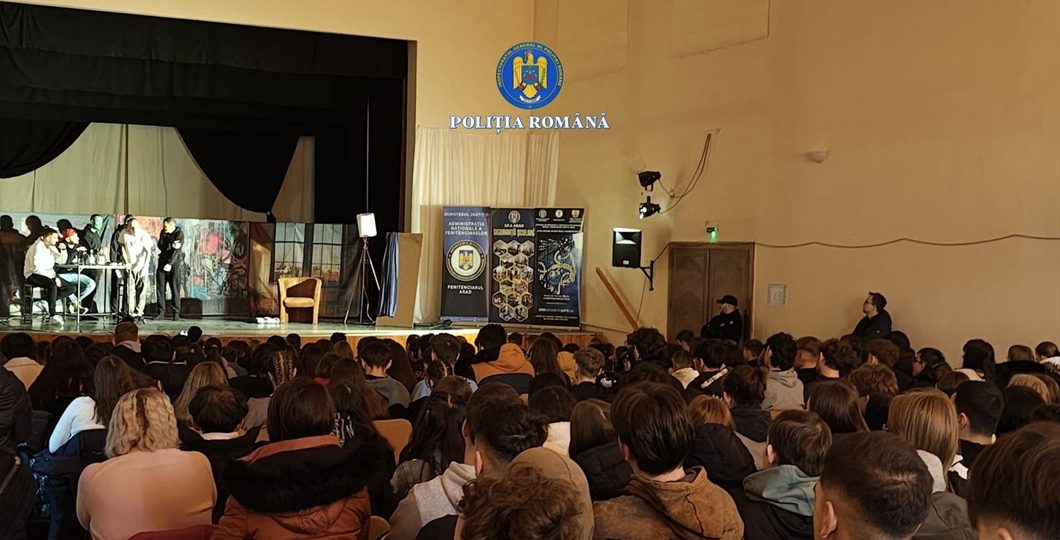 Elevii din Nădlac au primit un mesaj antidrog printr-un spectacol susținut de deținuți