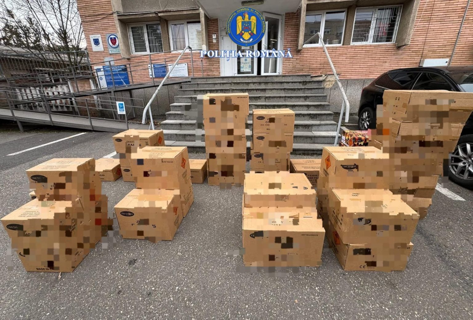 Poliția a confiscat 1.500 kg de articole pirotehnice transportate ilegal în Hunedoara