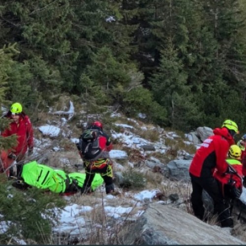 Salvamontiştii au salvat un bărbat accidentat în Munţii Făgăraş după o intervenţie de 16 ore