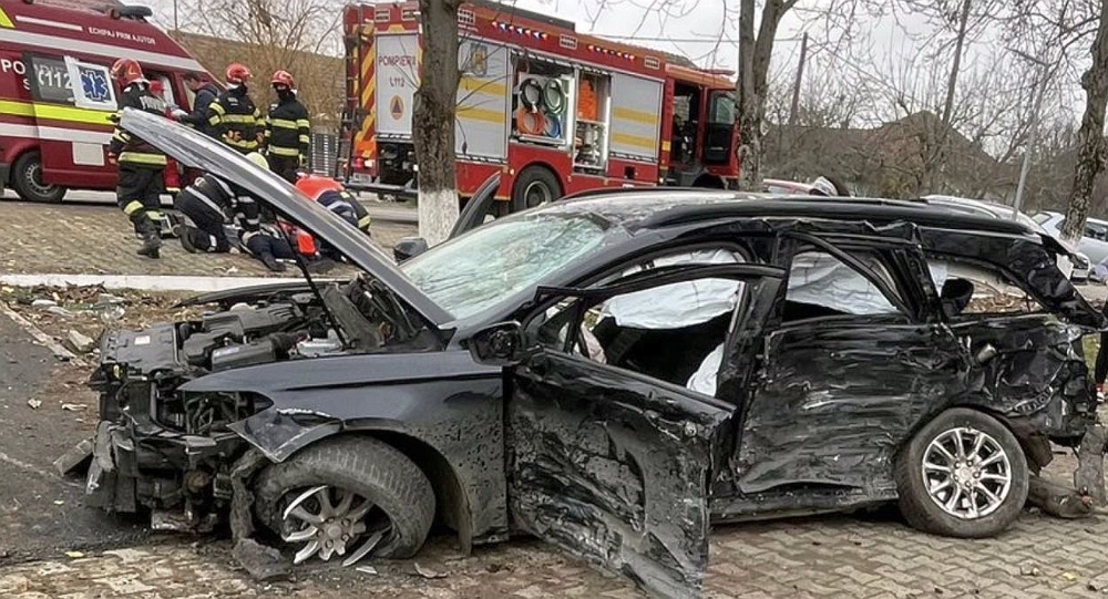 Tragedie la Sicula: un mort și trei răniți după coliziunea dintre un autoturism și un camion