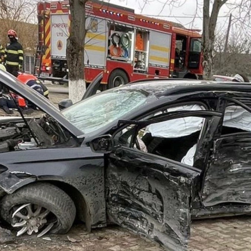 Tragedie la Sicula: un mort și trei răniți după coliziunea dintre un autoturism și un camion