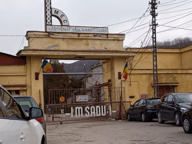 Fabrica de armament Bumbești-Jiu își asigură materii prime și primește fonduri pentru modernizare