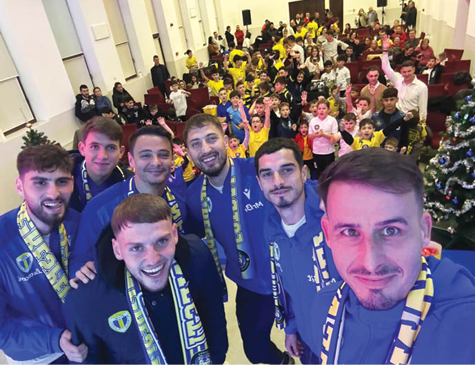 Surpriză de Crăciun pentru tinerii fotbaliști din Lipănești