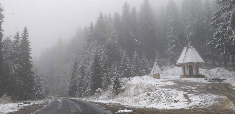 Ploi și burniță cu ninsori în munți, cu temperaturi scăzute în Maramureș