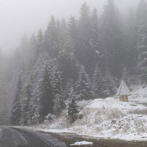 Ploi și burniță cu ninsori în munți, cu temperaturi scăzute în Maramureș