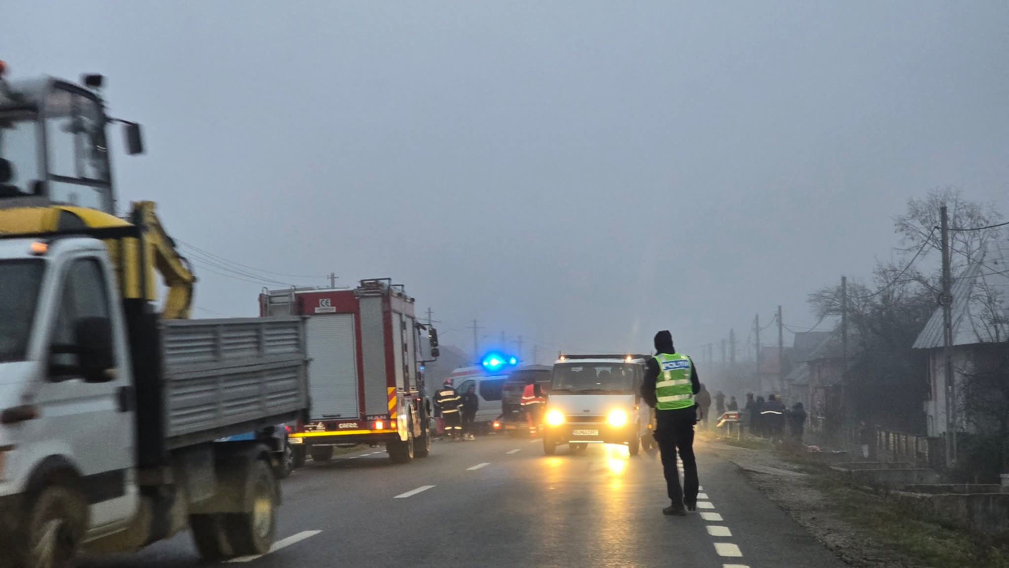 Trei mașini implicate într-un accident la Vlăduleni, o persoană rănită