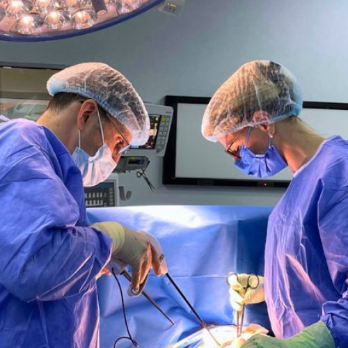 Un bărbat diagnosticat cu cancer pulmonar și cancer renal, tratat cu succes la SANADOR