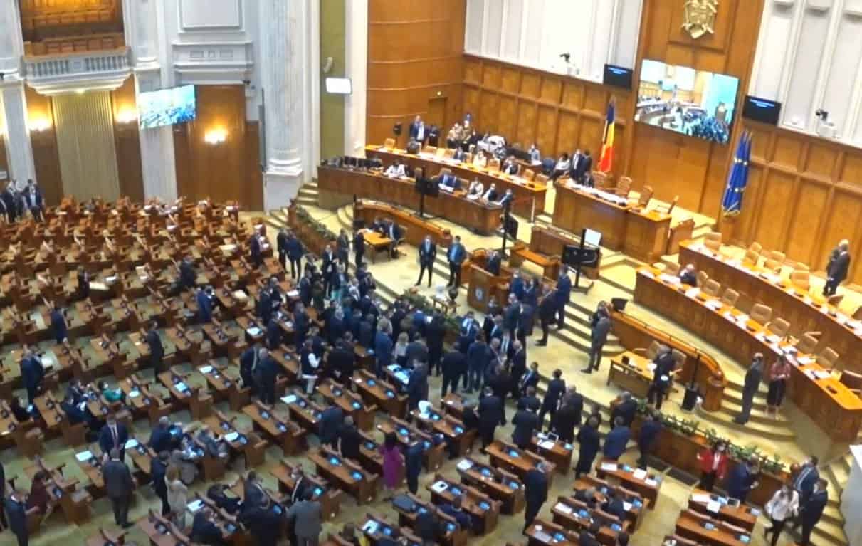 Moțiunea de cenzură împotriva Guvernului Bolojan urmează să fie votată luni