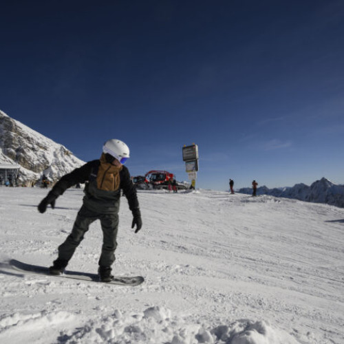 Brașovul a început producția de zăpadă artificială pe Postăvarul