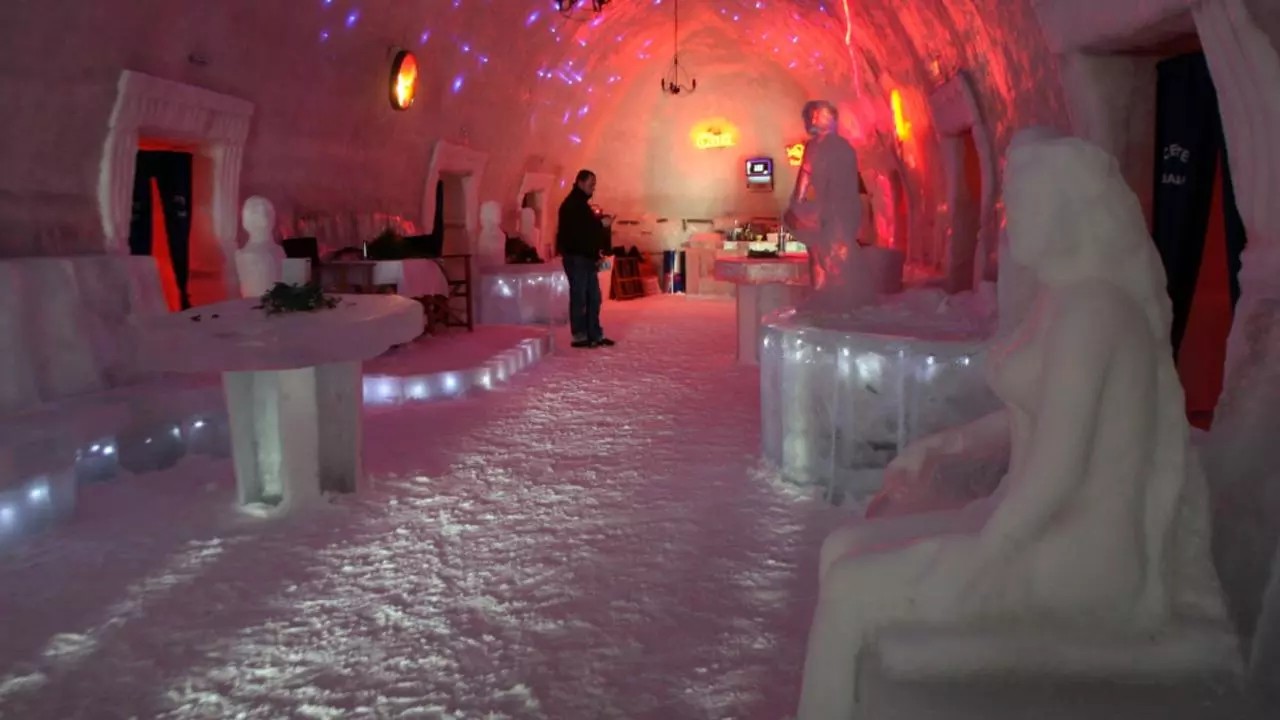 Hotelul de Gheață de la Bâlea Lac nu va fi reconstruit anul acesta din cauza vremii nefavorabile