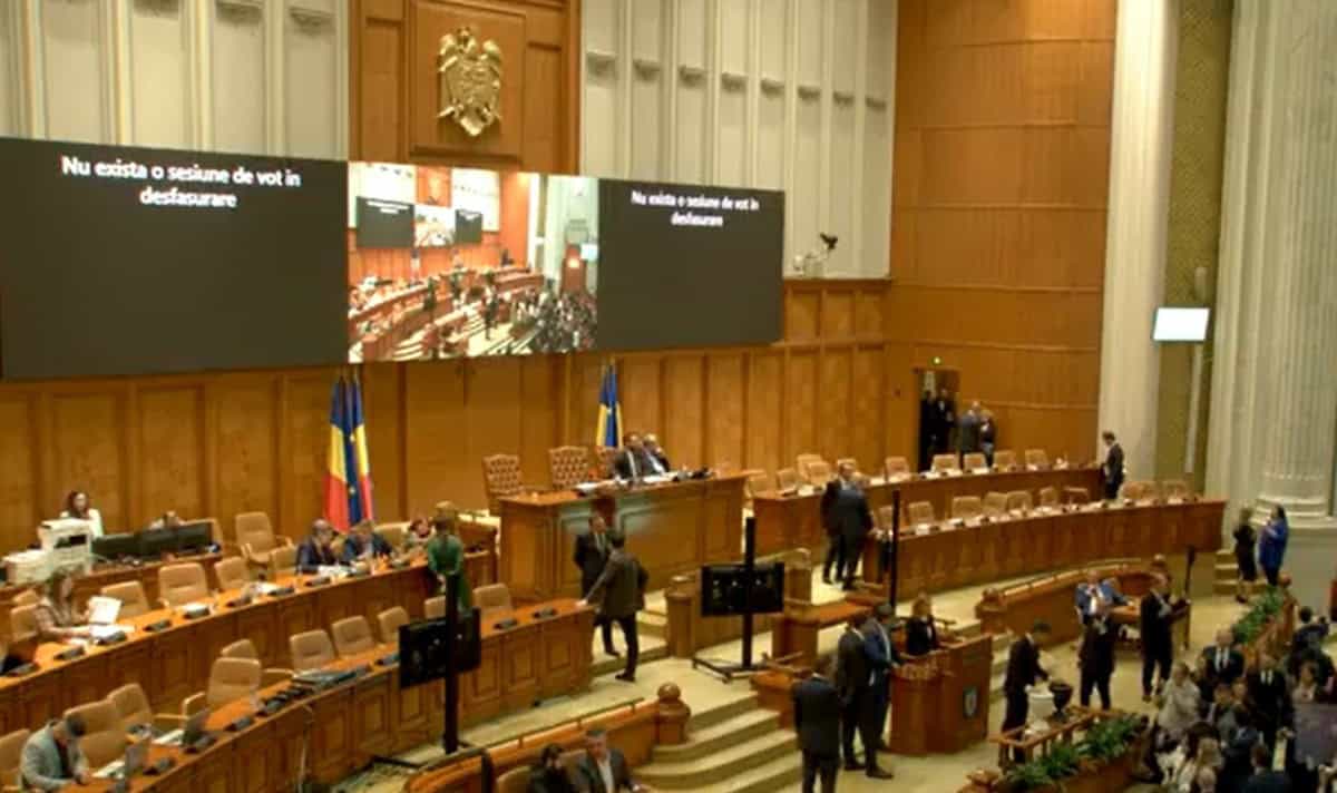 Moțiunea de cenzură împotriva Guvernului Bolojan a fost respinsă în Parlament