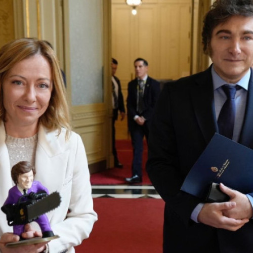 Giorgia Meloni organizează o licitație caritabilă cu daruri primite de la lideri mondiali