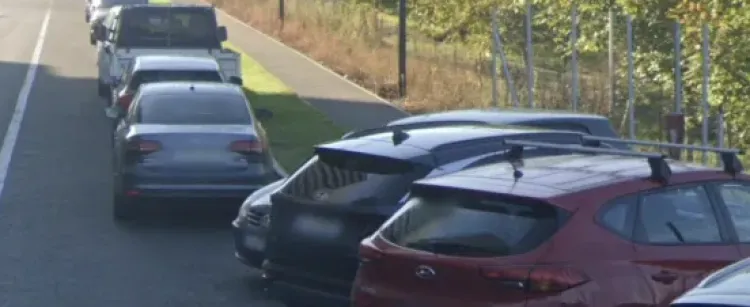 Mașinile parcate pe Nicolae Steinhardt blochează traficul în cartierul Europa