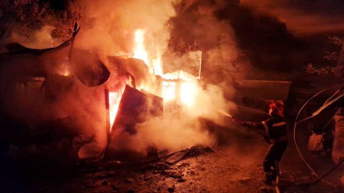 Pompierii au intervenit rapid la incendiu în comuna Nereju și au limitat pagubele