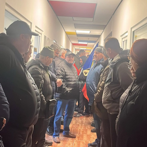 Aproximativ 200 de angajați protestează la CT Bus, iar transportul public este oprit în Constanța