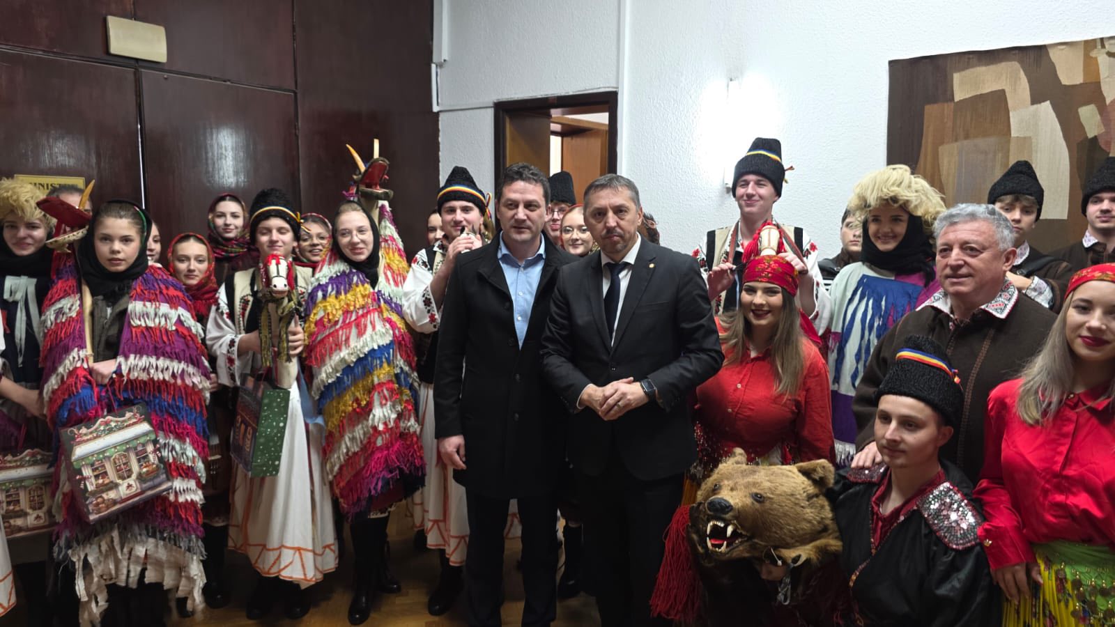 Colindători botoșăneni au adus tradițiile de iarnă la Ministerul Educației