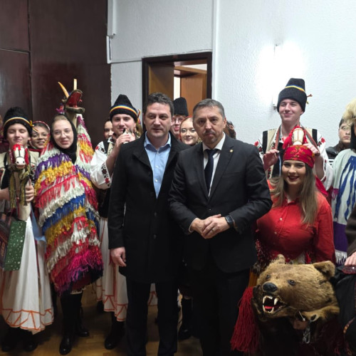 Colindători botoșăneni au adus tradițiile de iarnă la Ministerul Educației