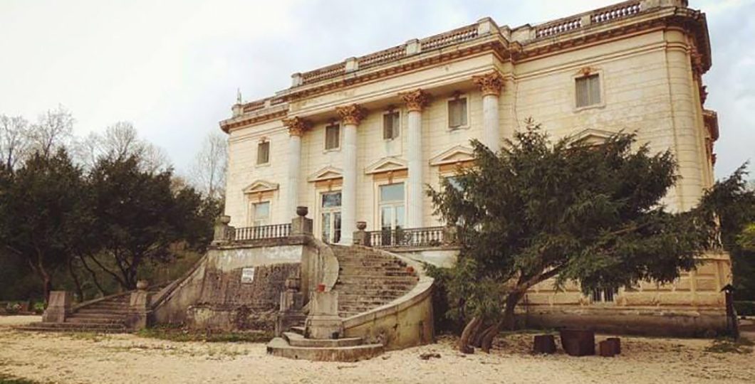 Consiliul Județean Arad analizează achiziția Castelului de la Căpâlnaș, scos la vânzare