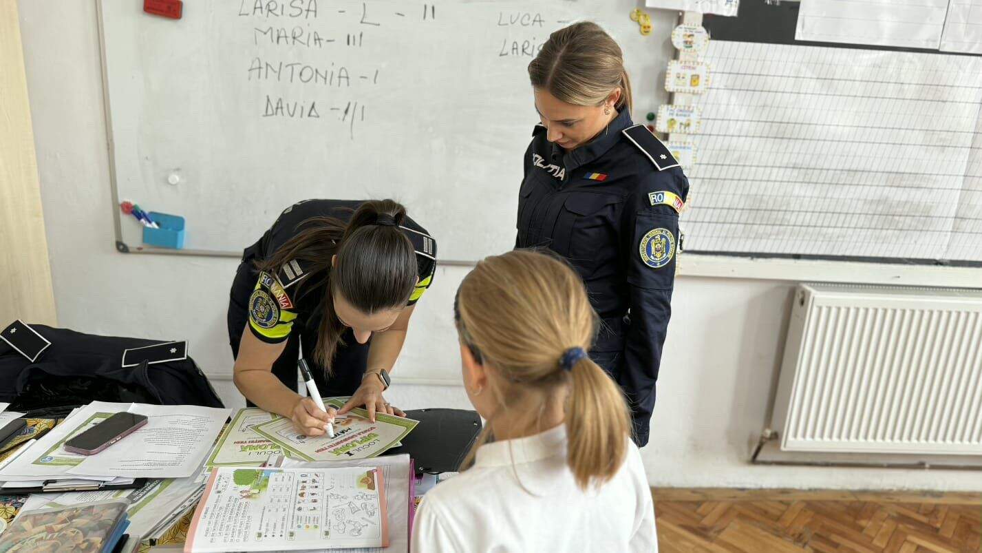 Polițiștii din Sebeș organizează acțiuni pentru prevenirea delincvenței juvenile în școli