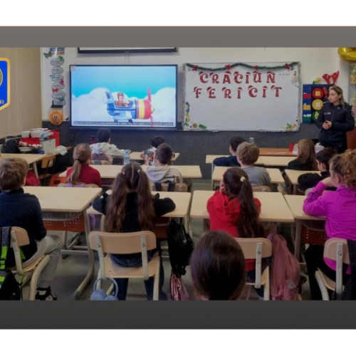 Polițiștii din Neamț formează copii din Borlești în privința siguranței în trafic