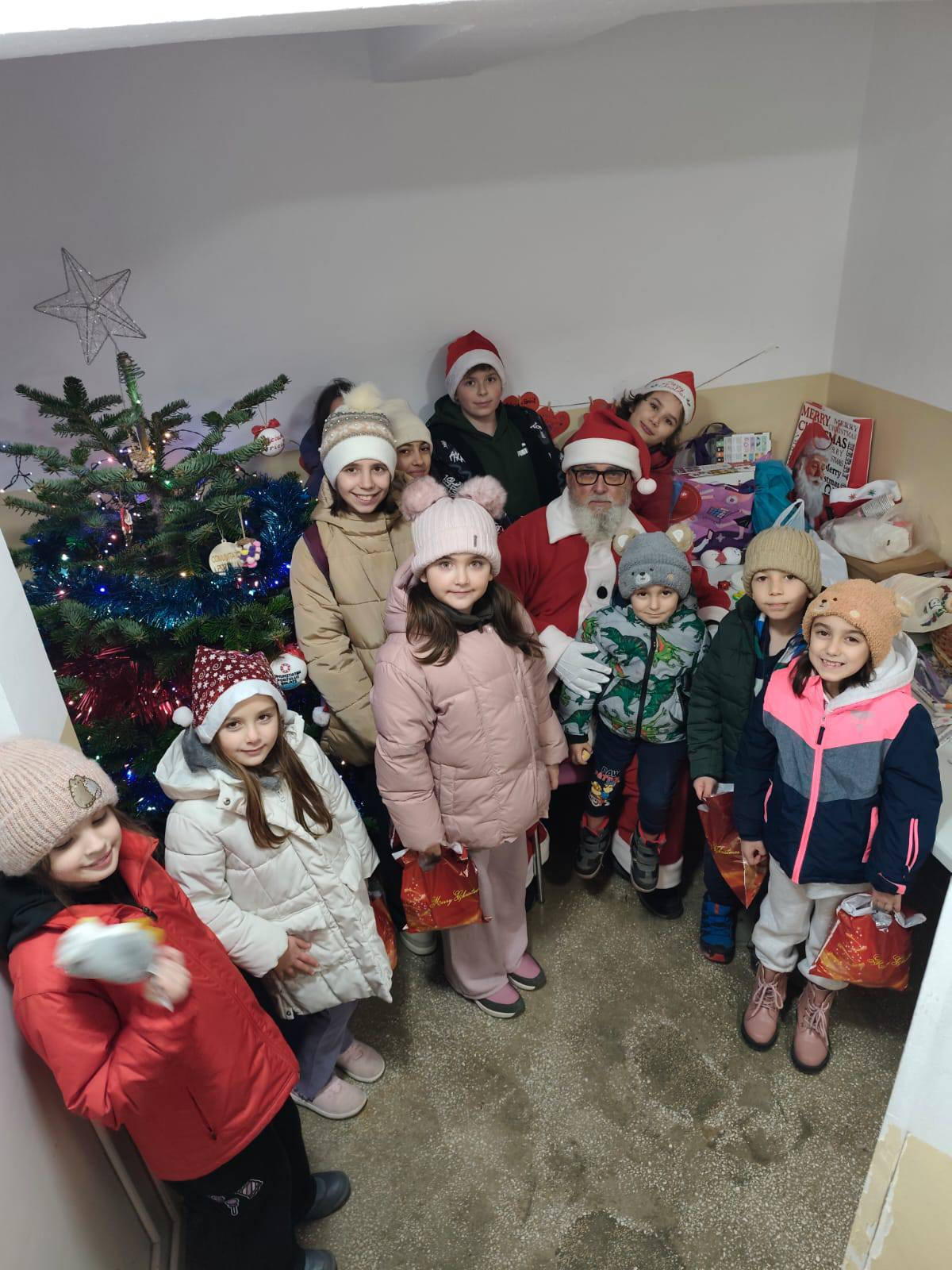 Comunitatea Portului Galați organizează a 11-a ediție de decorare a scării și grădiniței din cartier