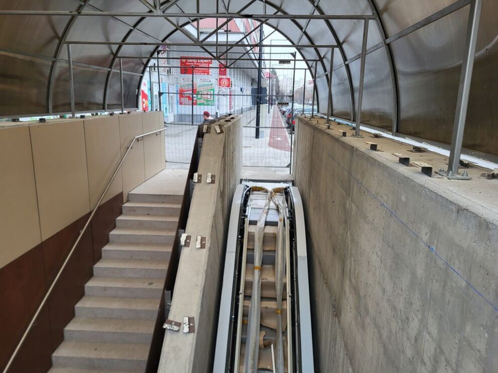 Primarul Gabriel Lazany anunță finalizarea instalării scărilor rulante la pasajul subteran Decebal