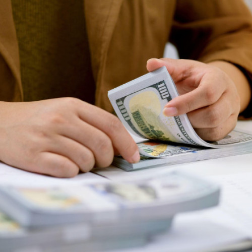 România atrage investiții din regiune, dar investește puțin în străinătate