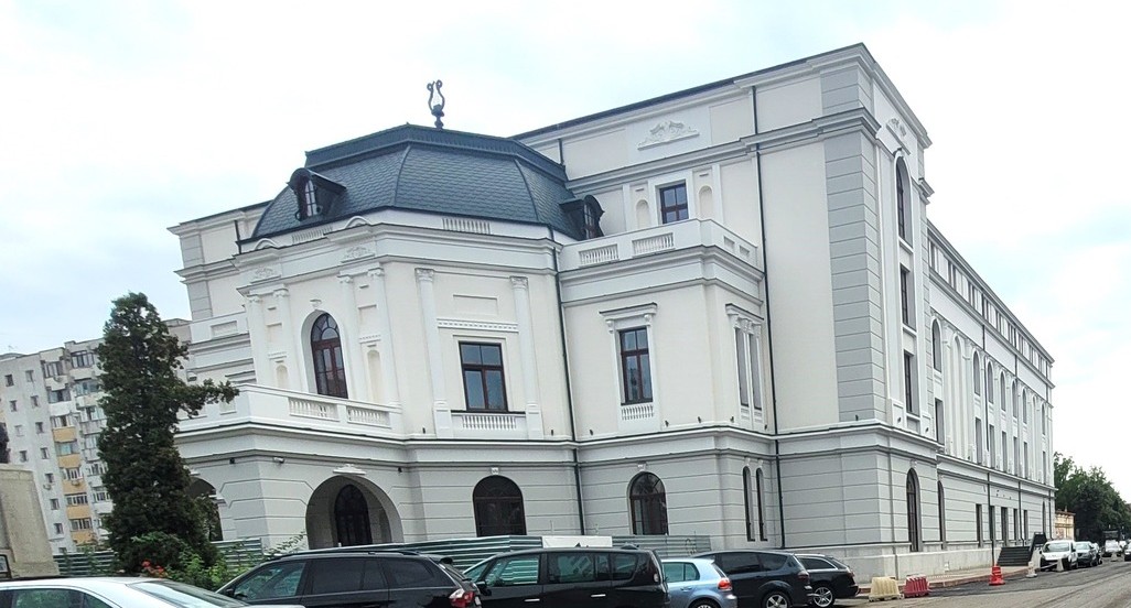 Teatrul Mihai Eminescu din Botoșani anunță concurs pentru postul de costumier