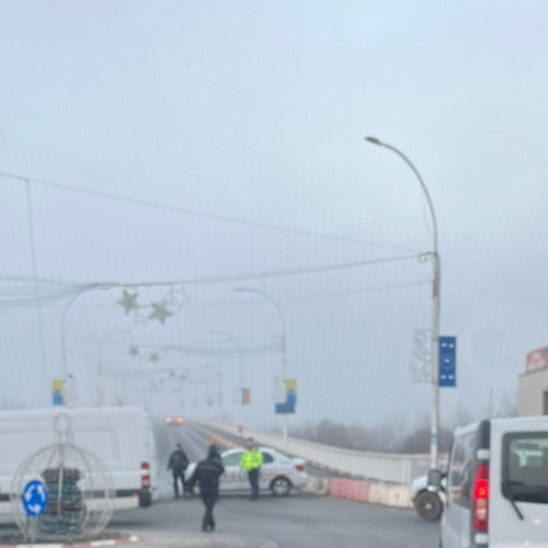 Accident rutier cu opt persoane implicate pe drumuri acoperite de polei