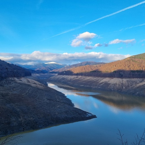 Lacul Vidraru scade cu 100 de metri în urma celei de-a doua etape de golire