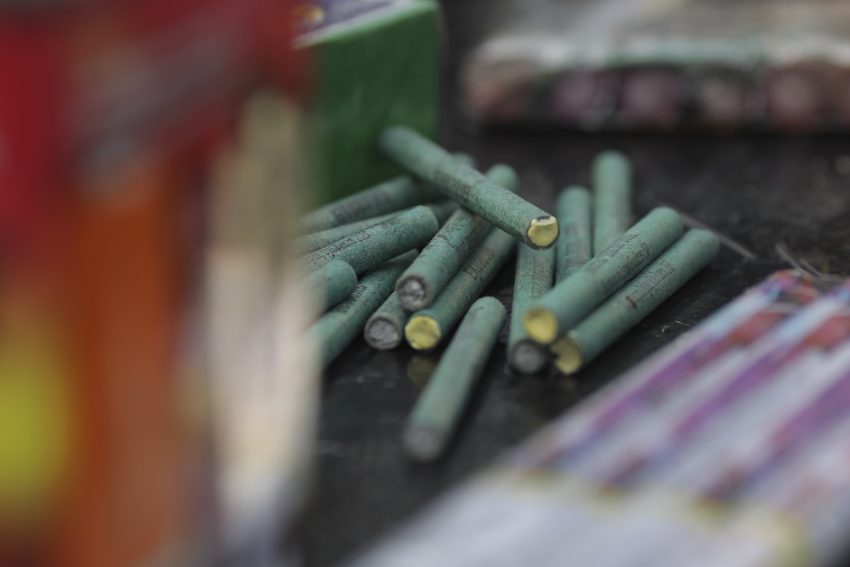 Poliția din Târgu Jiu prinde un tânăr care comercializa ilegal articole pirotehnice