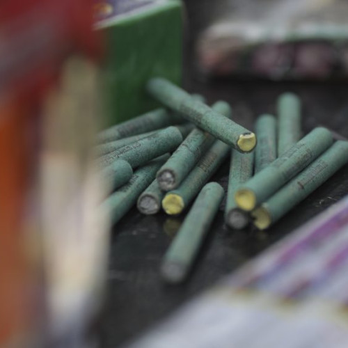 Poliția din Târgu Jiu prinde un tânăr care comercializa ilegal articole pirotehnice