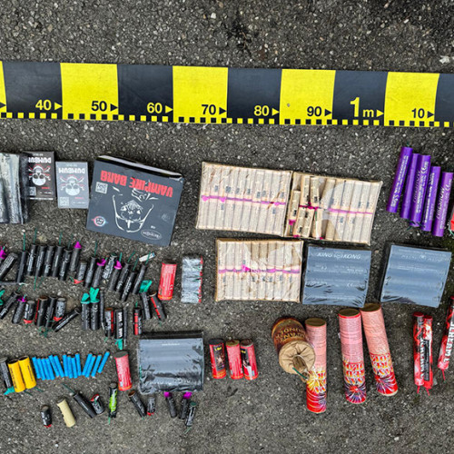 Poliția a descoperit 40 kg de articole pirotehnice fără autorizație în Târgu Jiu