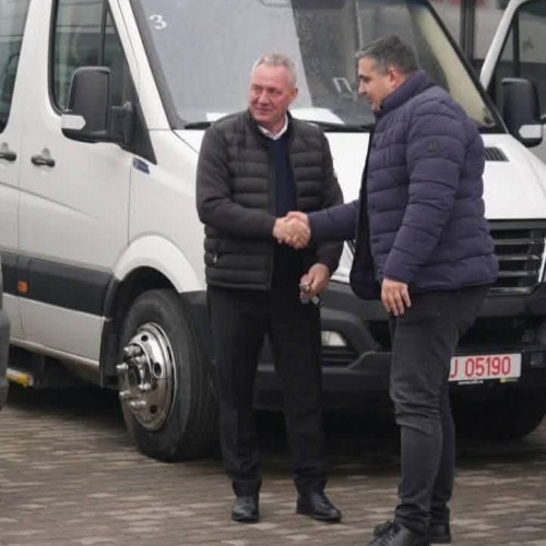 Consiliul Județean Gorj introduce microbuze electrice pentru transportul școlar