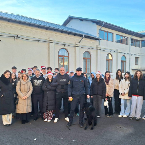 Jandarmii și polițiștii din Dâmbovița au organizat o sesiune de prevenire la Colegiul Național Constantin Carabella