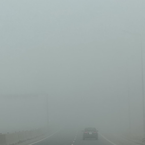 Poliția avertizează șoferii despre ceața densă și riscul de polei în 17 județe