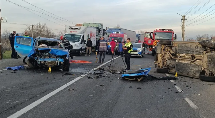 Accident rutier grav pe DN1C în Fundătura cu trei persoane rănite