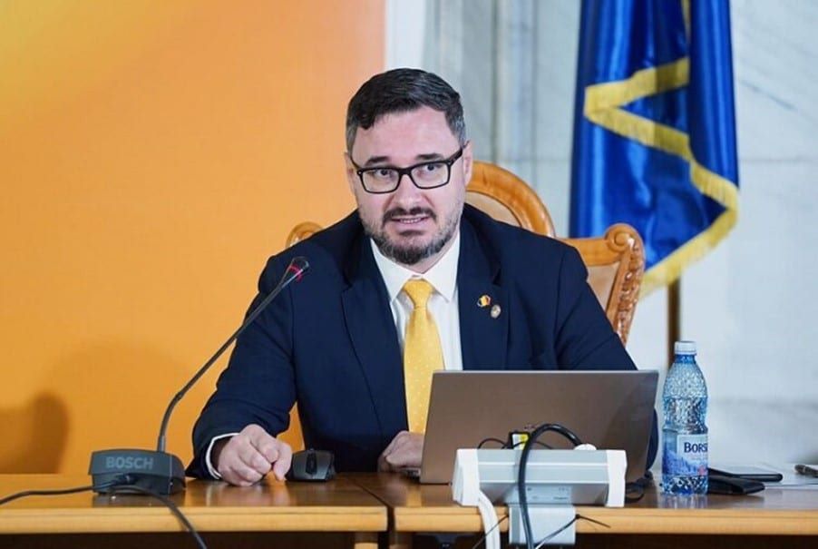 Deputatul AUR Dan Tanasă acuză administrația din Sfântu Gheorghe de discriminare a elevilor români