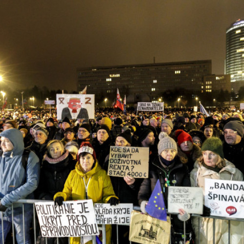 Curtea Constituţională a suspendat legea de desființare a biroului avertizorilor de integritate din Slovacia