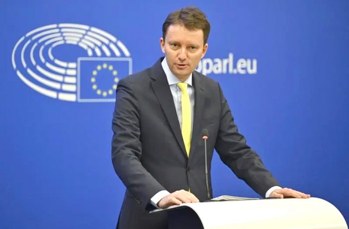 Europarlamentarul Siegfried Mureșan anunță modificări privind interzicerea motoarelor pe benzină