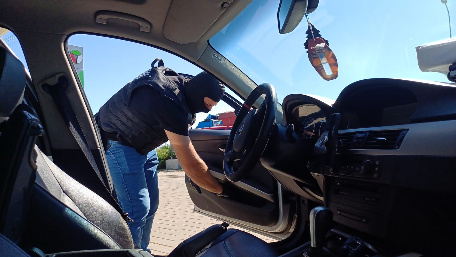 Poliția din Botoșani a confiscat peste 50 kg de articole pirotehnice de la un șofer