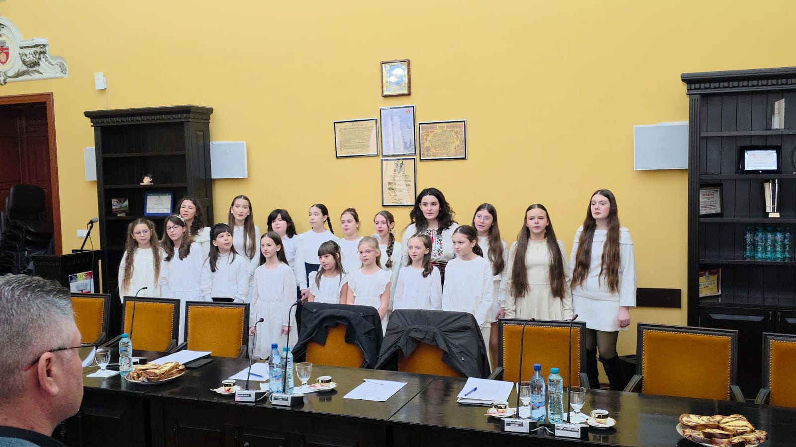 Consiliul Local Botoșani a început ședința cu un recital de colinde
