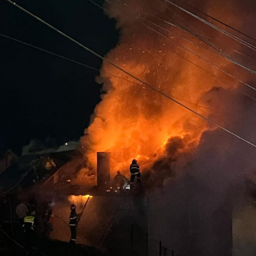 Noapte de foc pentru pompieri. Incendii la Rodna, Telciu și Năsăud