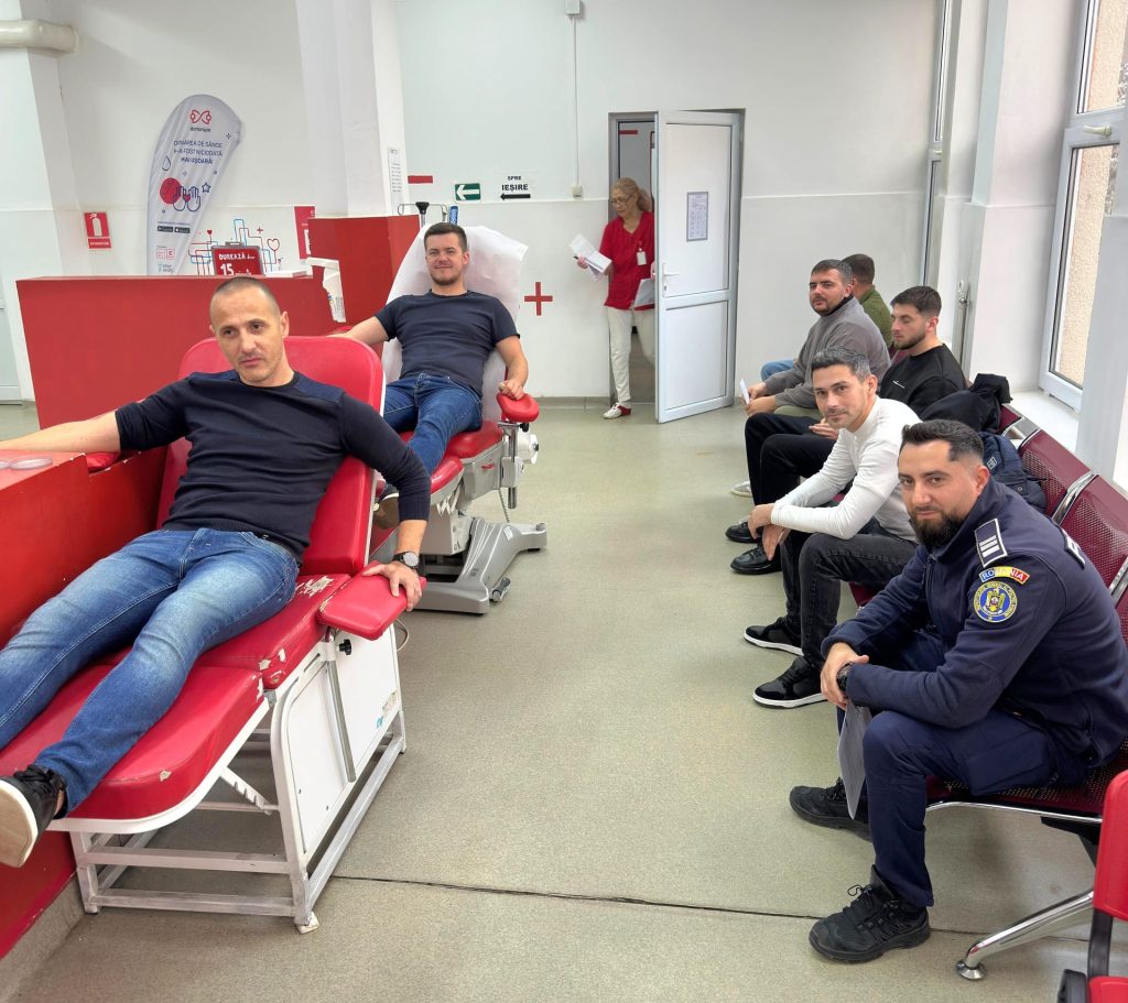 20 de polițiști din Novaci donează sânge și sprijină o familie în nevoie