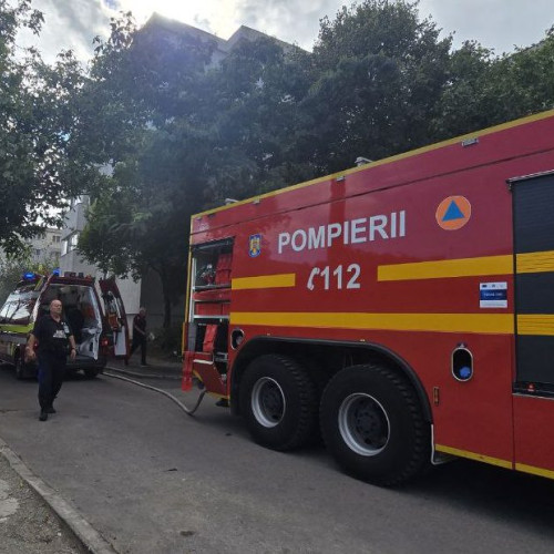 Pompierii din Medgidia intervin pentru stingerea unui incendiu în Mereni