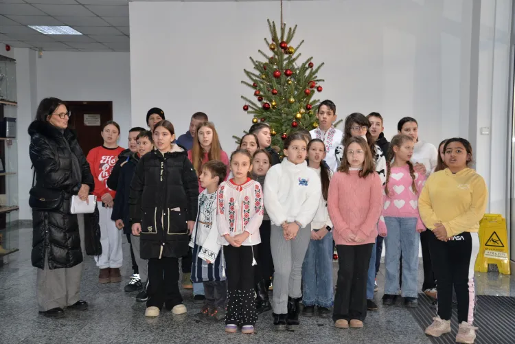Grupuri din Cluj aduc bucuria Crăciunului prin colinde și tradiții
