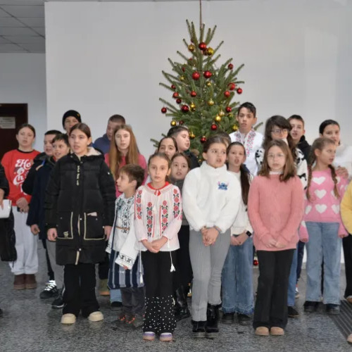 Grupuri din Cluj aduc bucuria Crăciunului prin colinde și tradiții