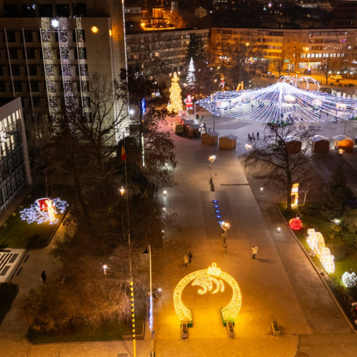 Tulcenii se pregătesc pentru sărbători cu muzică live și târg în Piața Civică